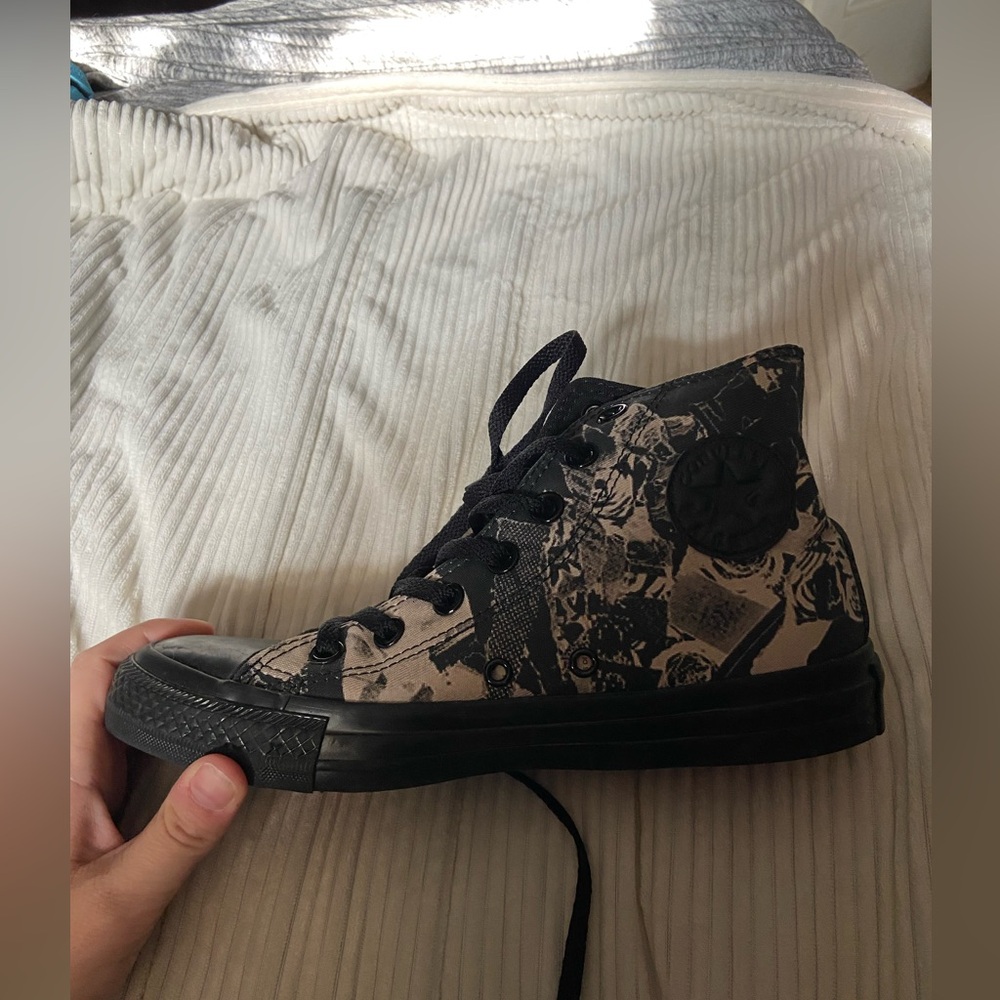 Women’s converse chuck taylor all stars size 6 - Picture 2 of 7